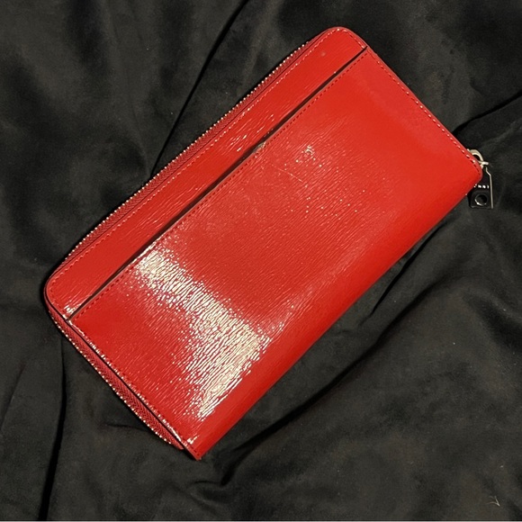 DKNY Patent Sutton Wallet Glossy RED Textured PU Leather lFull Zip Aroundkmr - Picture 10 of 15